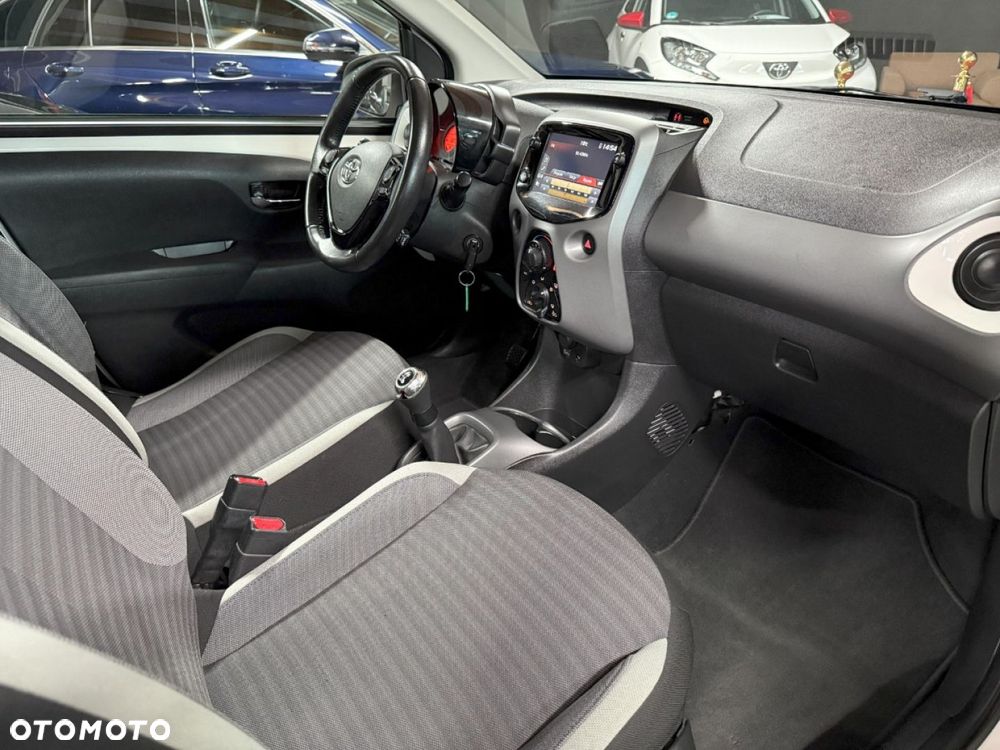Toyota Aygo x-play connect - 26