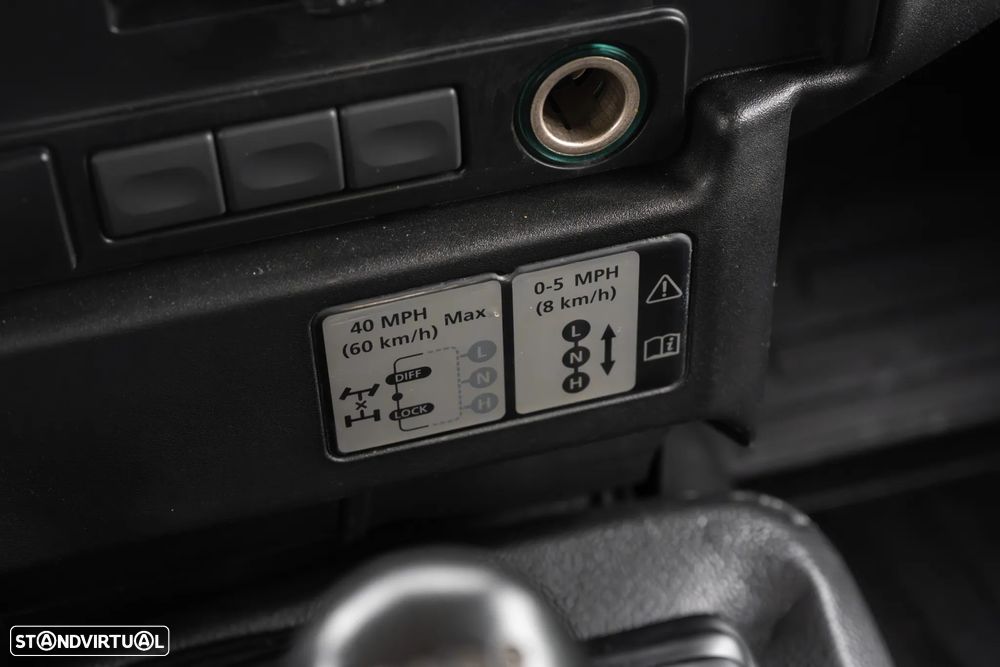 Land Rover Defender - 19