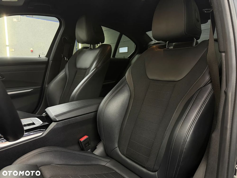 BMW Seria 3 330i Sport Line - 13