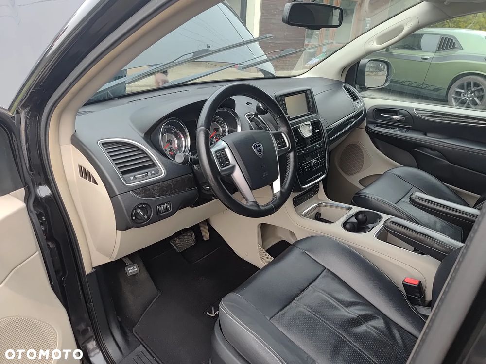 Lancia Voyager 2.8CRD Platinum - 19