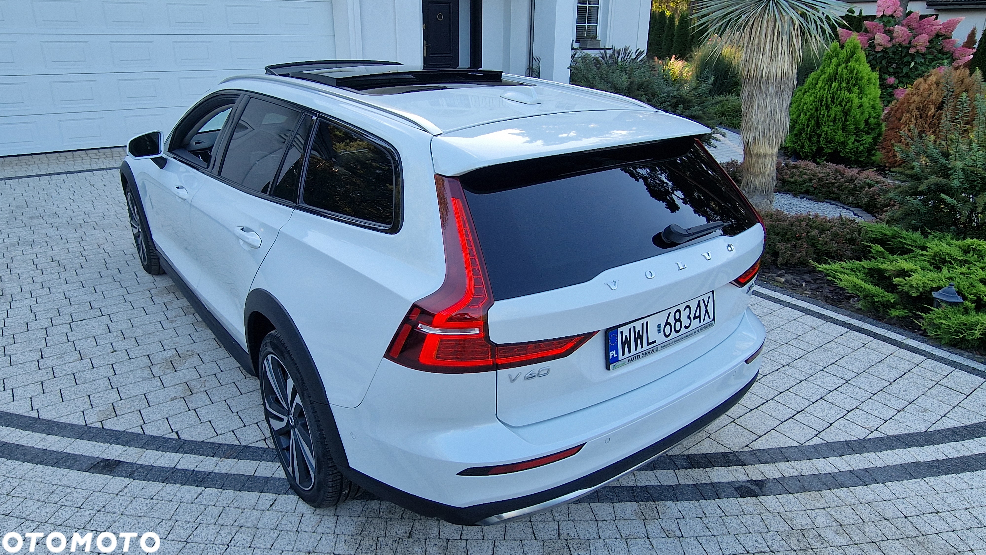 Volvo V60 Cross Country B5 B AWD Plus - 8