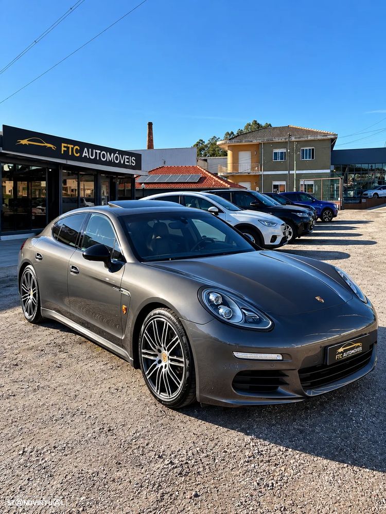 Porsche Panamera 3.0 V6 - 4