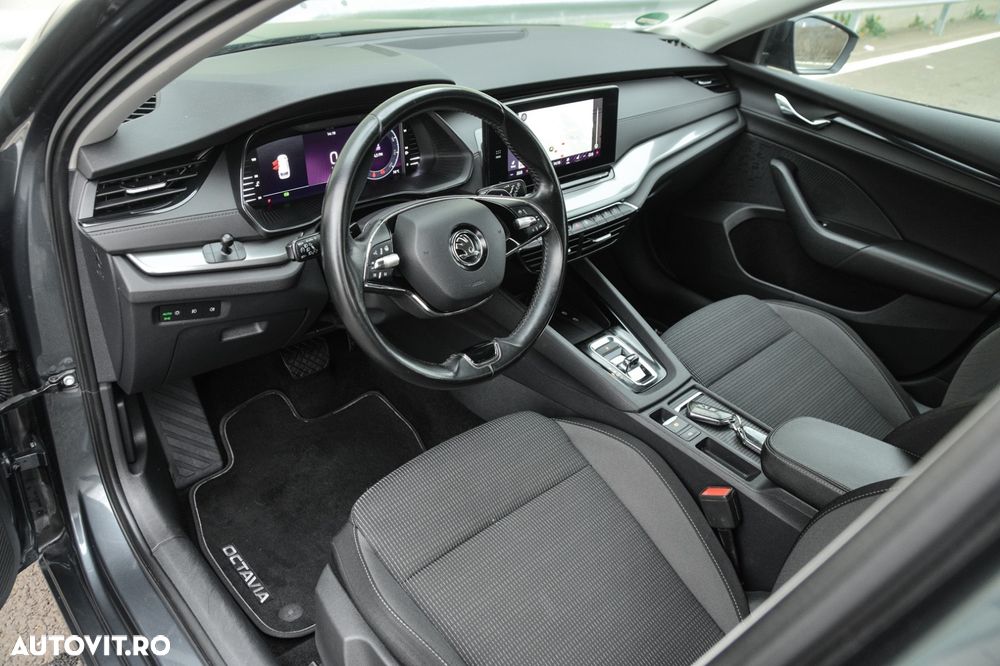 Skoda Octavia Combi 2.0 TDI DSG First Edition - 6