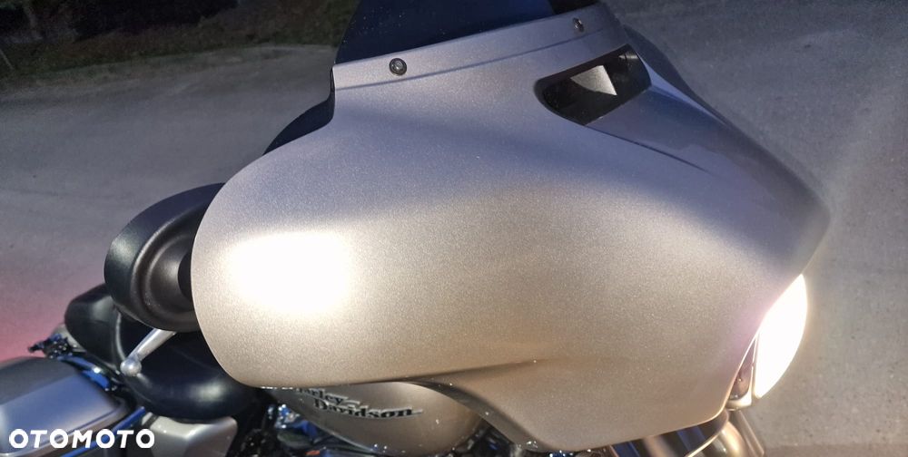 Harley-Davidson Touring Street Glide - 29