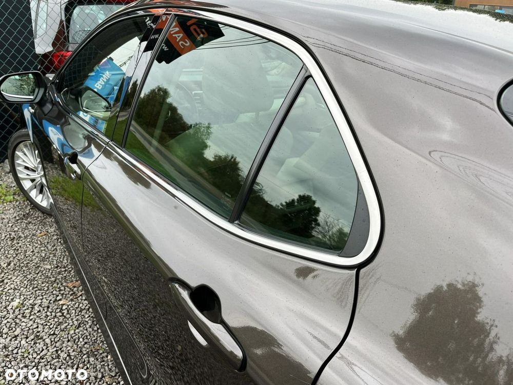 Toyota Camry 2.5 Hybrid Executive CVT - 22