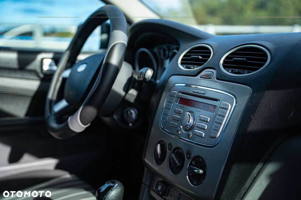 Ford Focus 1.6 Ambiente EU5 - 12