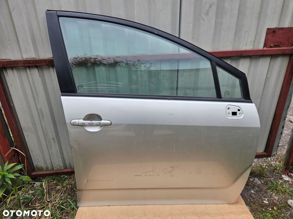 toyota corolla verso 04-08 drzwi prawy przód 1c0 - 1