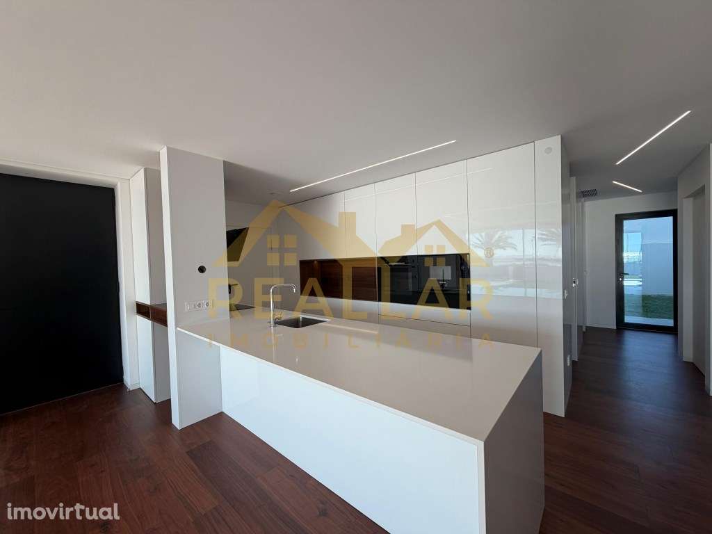 Villas Rio & Mar: Moradias T4 Exclusivas na Primeira Linha de Espos... - Grande imagem: 3/27