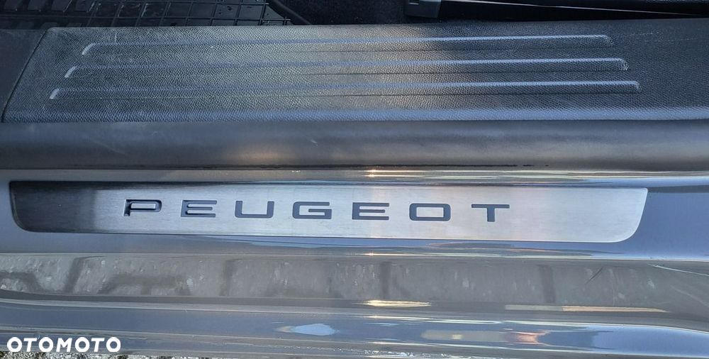 Peugeot 2008 Hybrid 136 e-DSC GT - 10