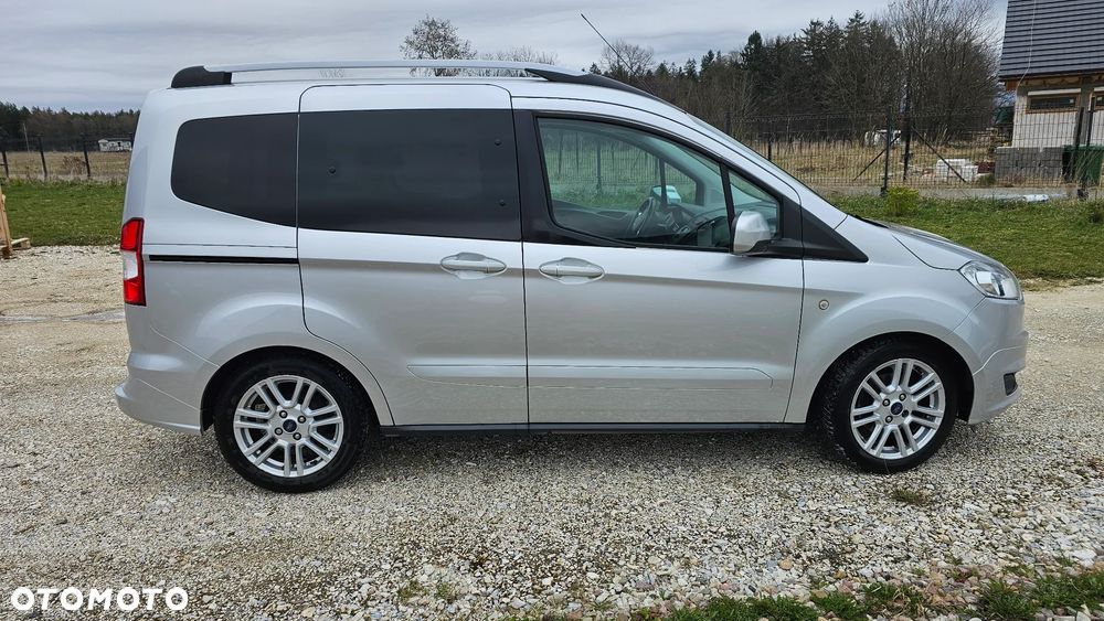 Ford Tourneo Courier - 12