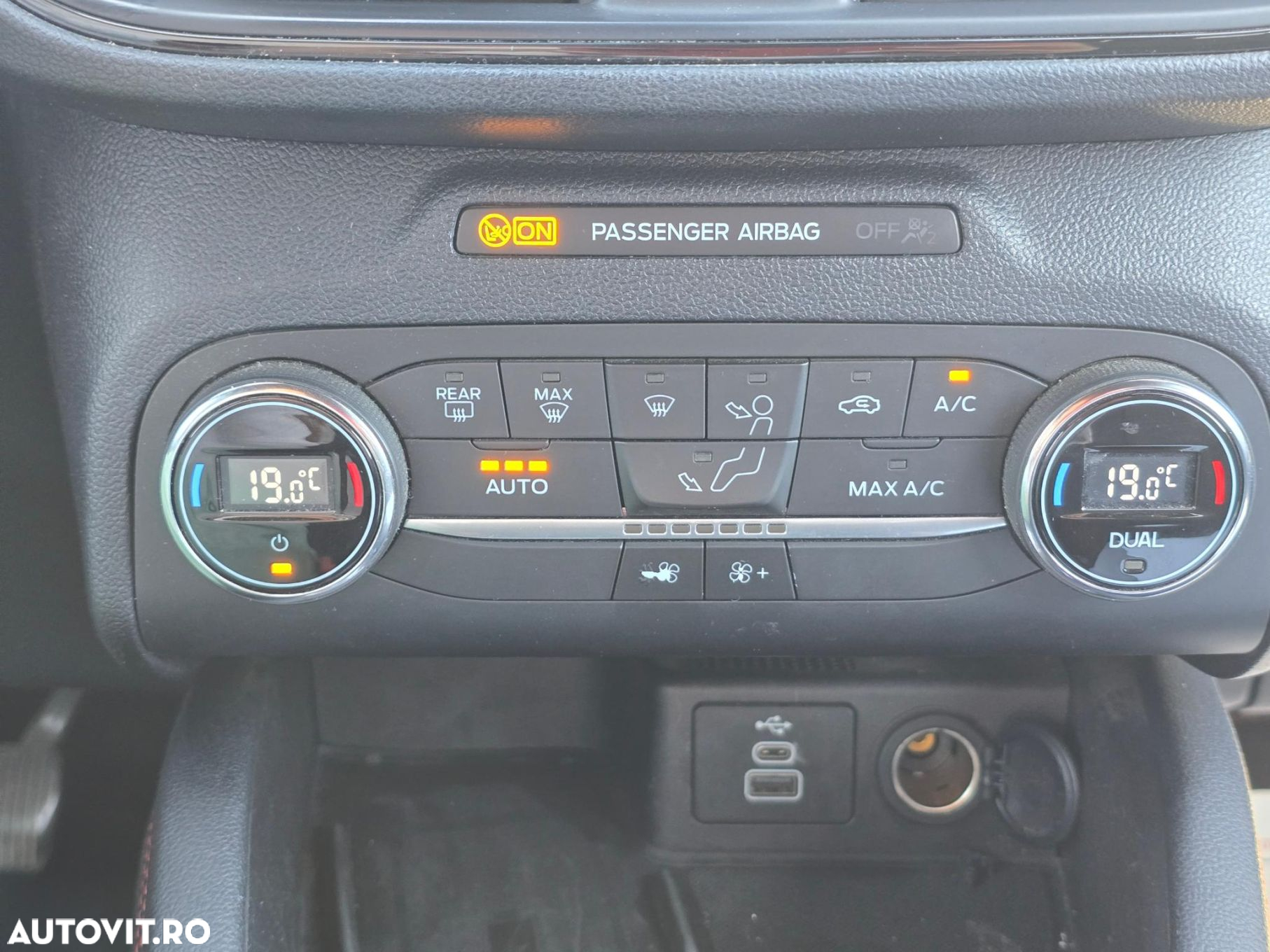 Ford Kuga 2.5 Duratec FHEV 4x4 ST-LINE - 19