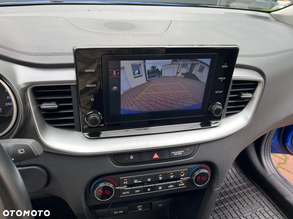 Kia Ceed 1.5 T-GDI M - 11