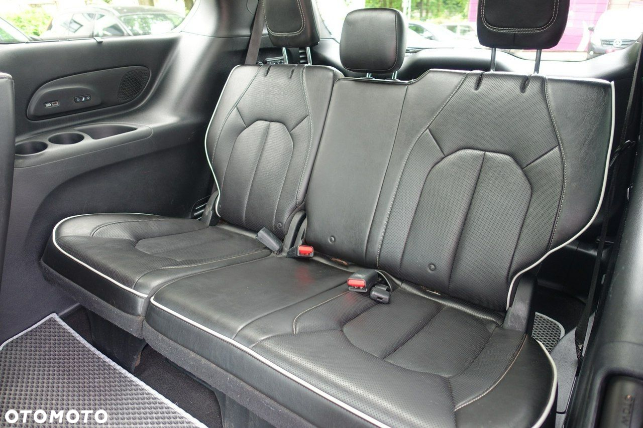 Chrysler Pacifica - 17