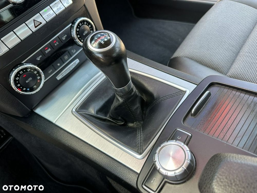 Mercedes-Benz Klasa C 180 BlueEFFICIENCY Avantgarde - 25
