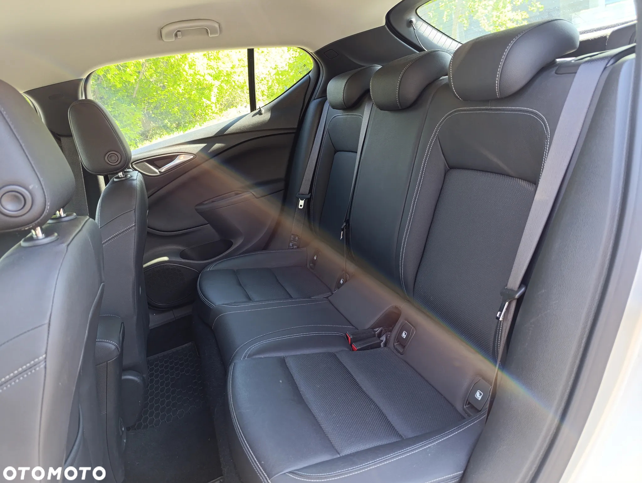 Opel Astra V 1.2 T Elegance S&S - 20