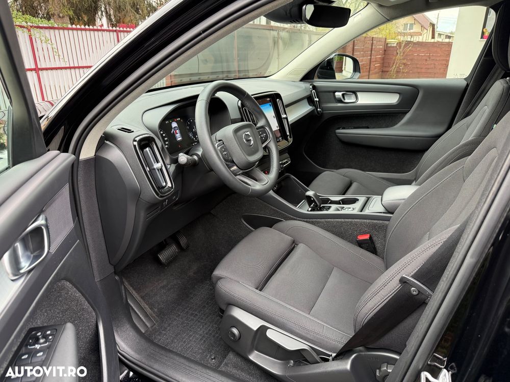 Volvo XC 40 B4 AT8 Mild Hybrid Momentum Pro - 14