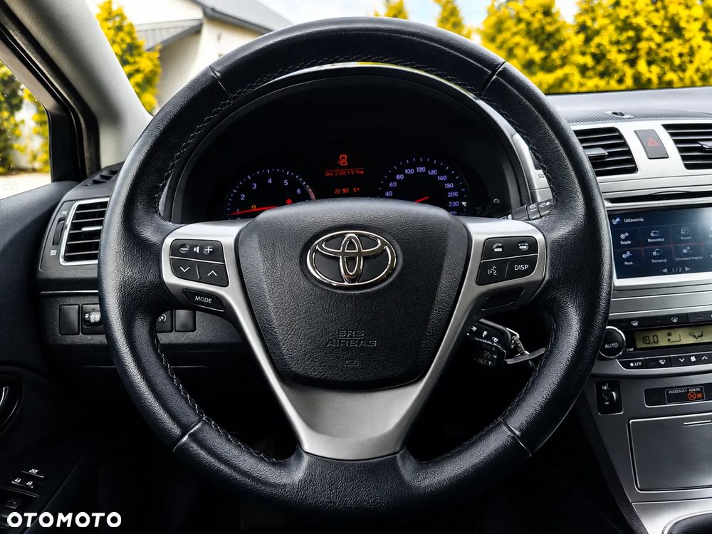 Toyota Avensis 2.0 Premium EU5 - 13