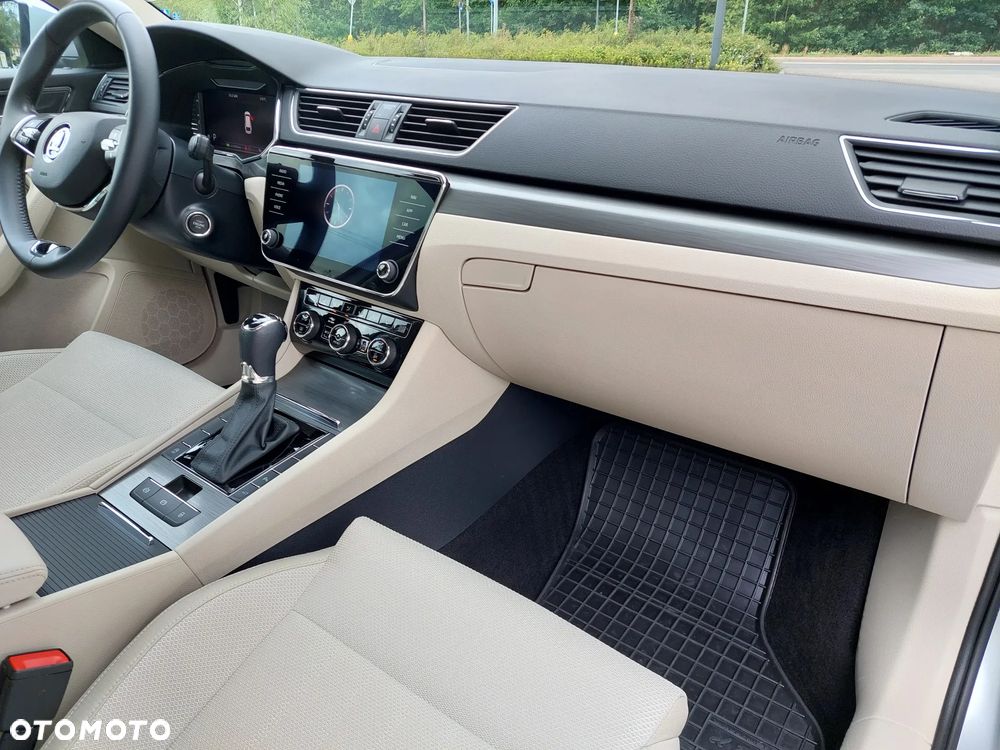 Skoda Superb 2.0 TDI SCR Style DSG - 20