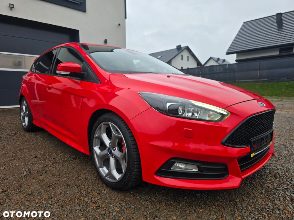 Ford Focus 2.0 EcoBoost ST mit Leder-Sport-Paket - 1