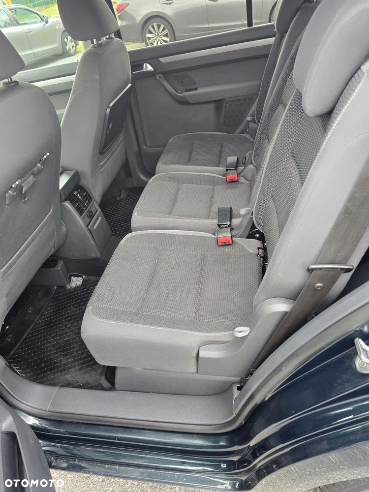Volkswagen Touran - 12
