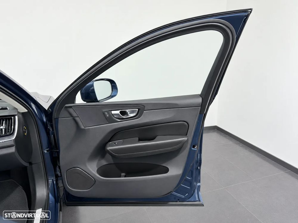 Volvo XC 60 2.0 B4 Momentum - 39
