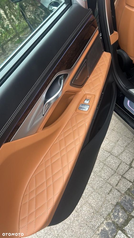 BMW Seria 7 750Li xDrive - 17