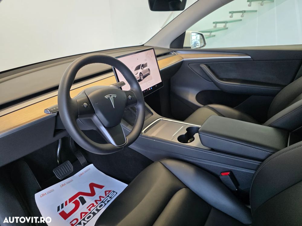 Tesla Model Y Long Range Dual Motor AWD - 11