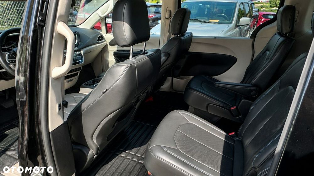 Chrysler Pacifica - 28
