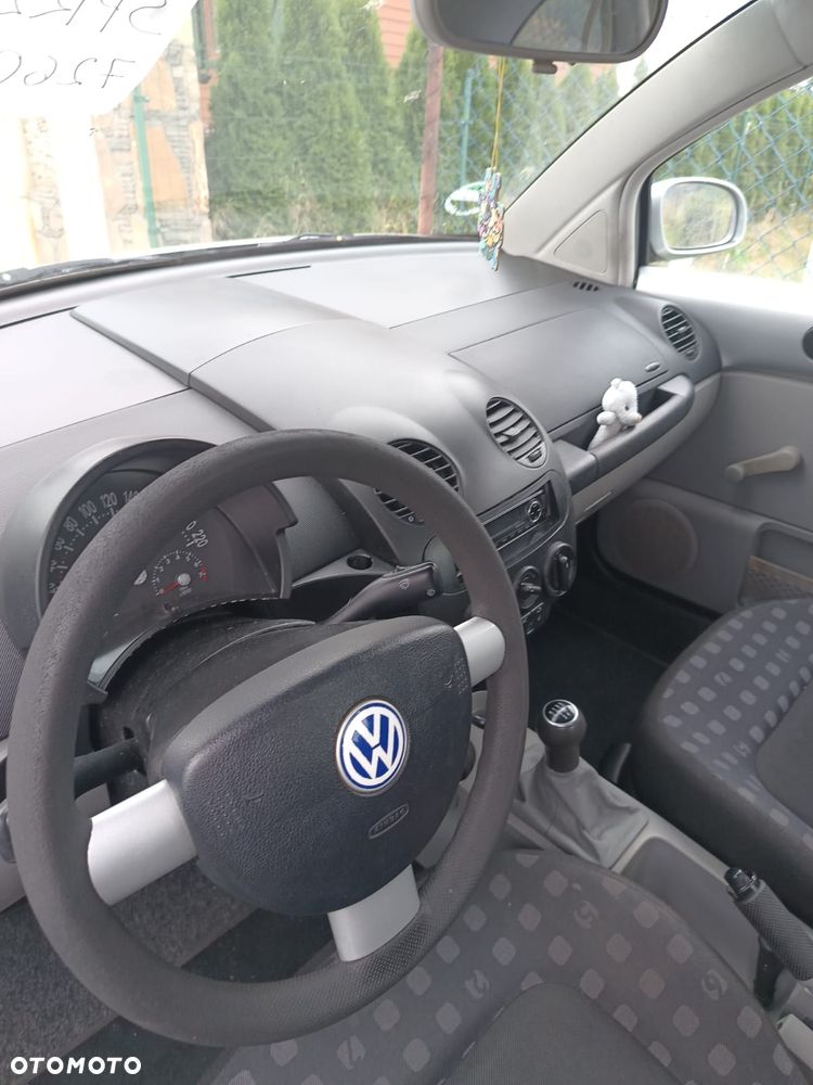 Volkswagen New Beetle - 4