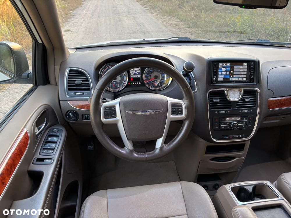 Chrysler Town & Country 3.6 Limited - 18