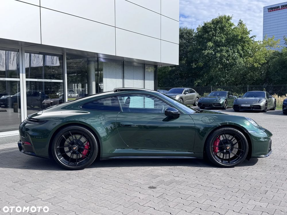 Porsche 911 Carrera 4 GTS - 4