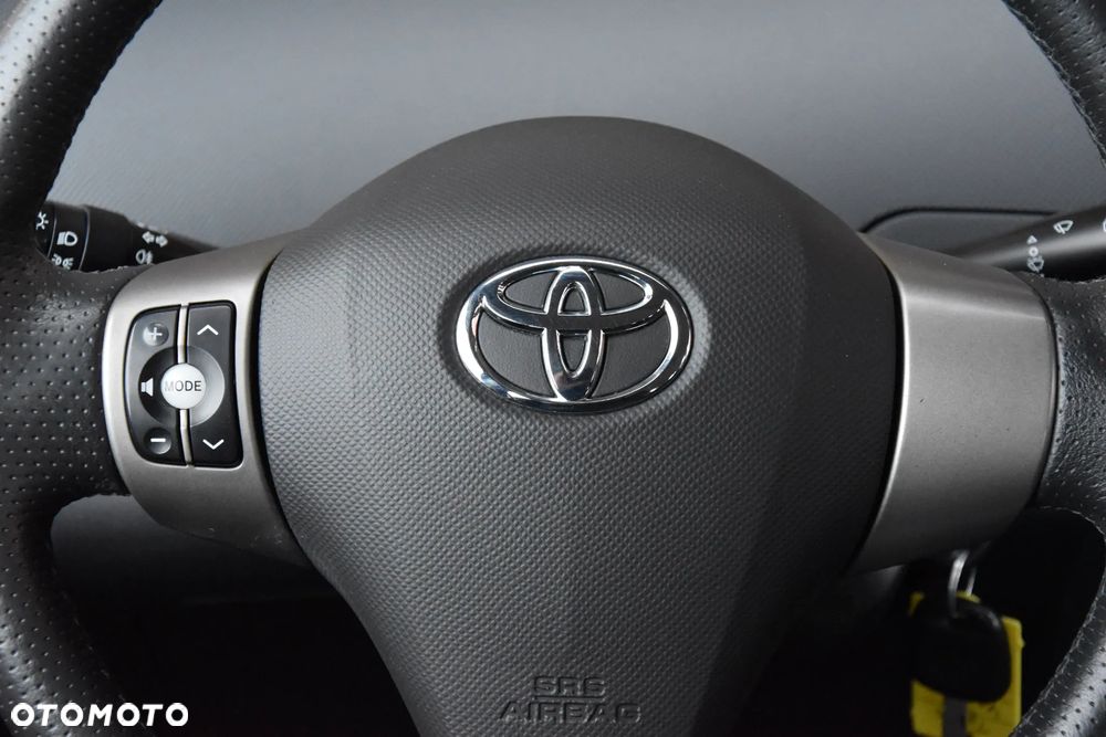 Toyota Yaris 1.33 VVT-i Executive - 25