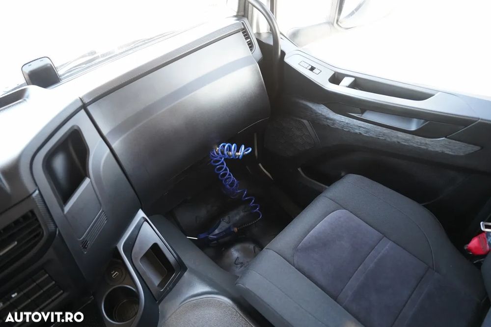 Iveco X-WAY 480 / 8X4 / BASCULATOR DUBLU / BANCĂ LATERALĂ HIDRODOXICĂ / PERDĂ ELECTRICĂ / ANVELOPE 100% / - 35