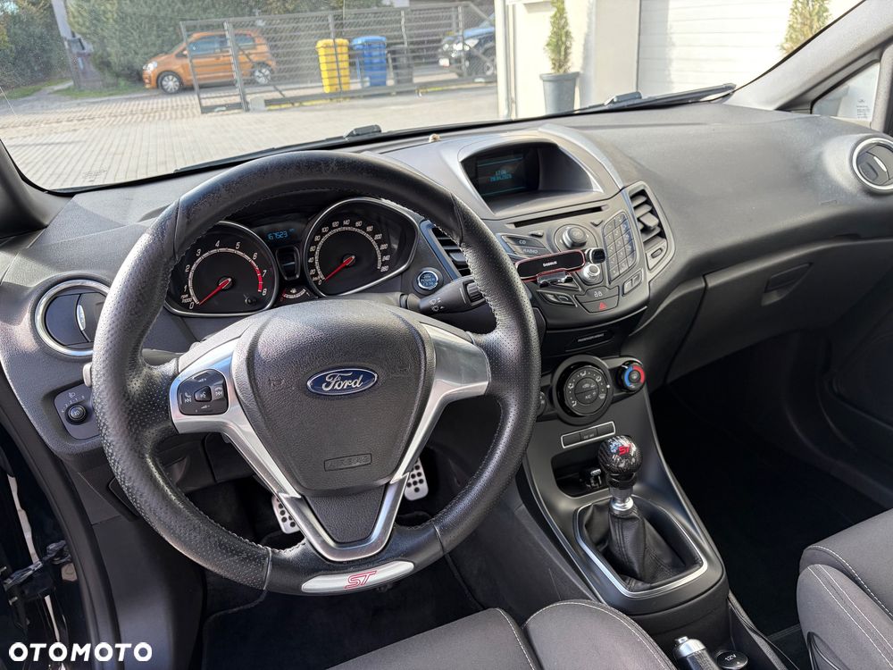 Ford Fiesta ST - 12