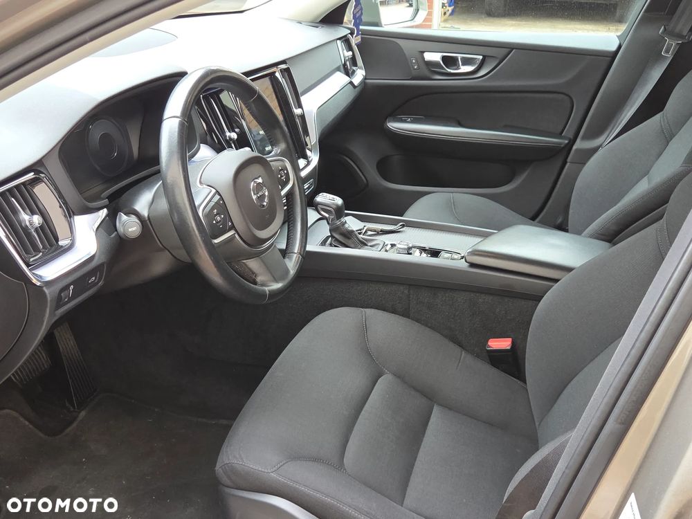 Volvo V60 D4 Geartronic Momentum - 23
