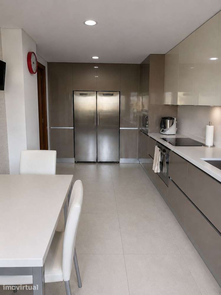 Apartamento T3 com varandas em Santo António dos Cavaleiros - Grande imagem: 4/22