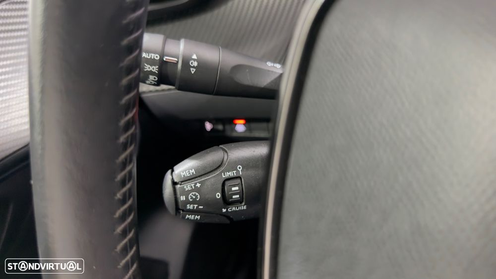 Peugeot e-208 Allure - 19