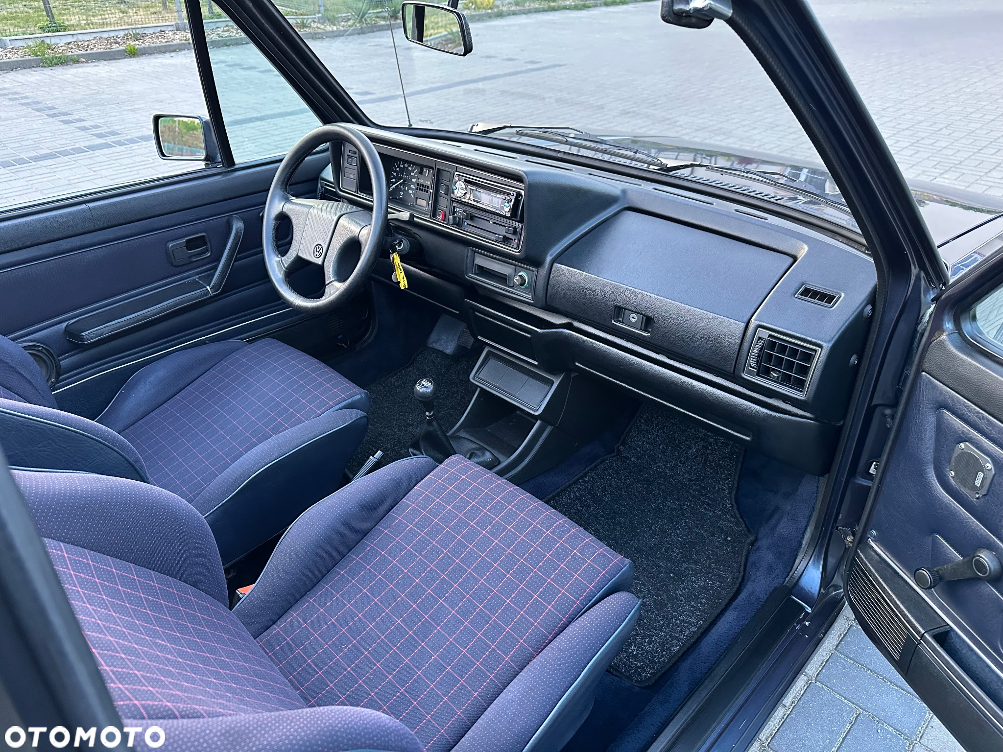 Volkswagen Golf 1.6 GL - 16