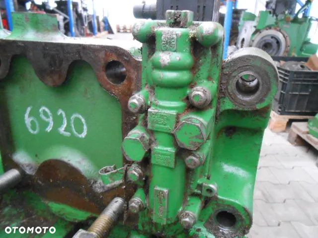Obudowa tylnego WOM PTO R186138 John Deere 6920 - 4