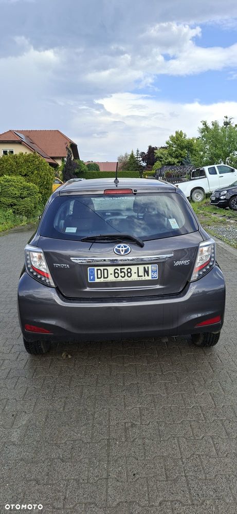 Toyota Yaris Hybrid 100 Dynamic - 8