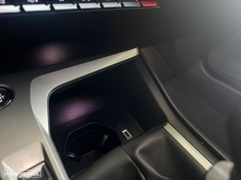 Peugeot 308 1.2 PureTech Allure Pack - 32