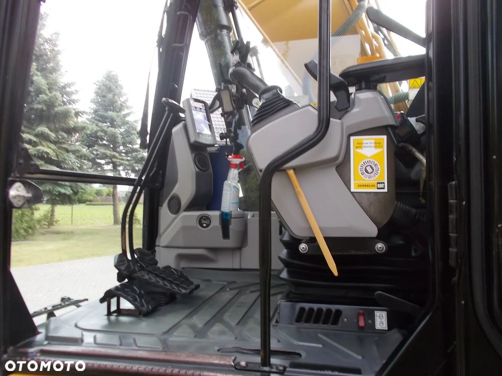 Caterpillar 323E - 33