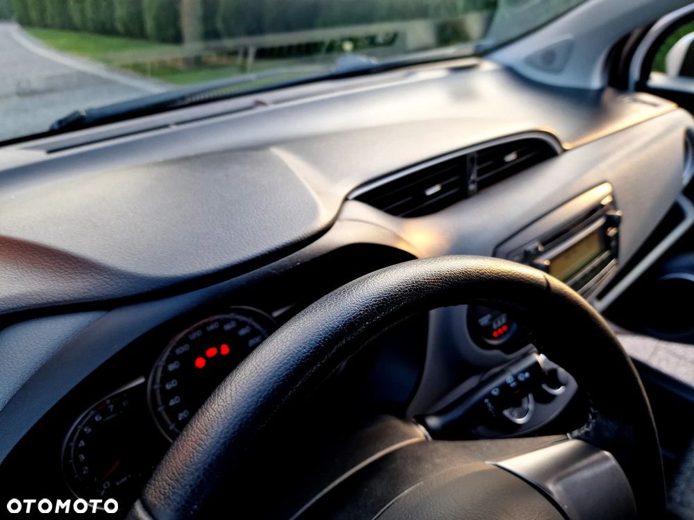 Toyota Yaris 1.0 Active EU6 - 24