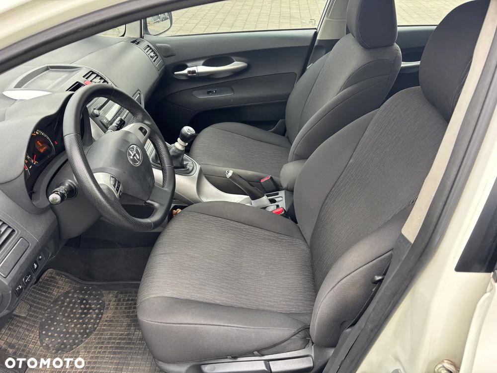 Toyota Auris 1.4 D-4D Luna EU5 - 10