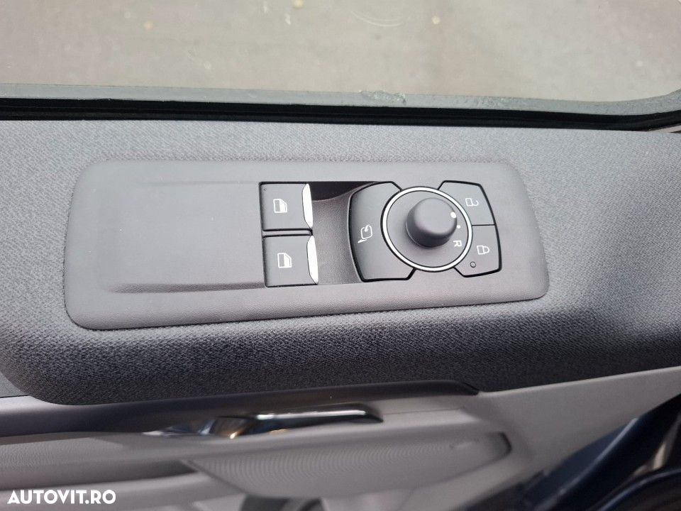 Ford Tourneo Custom - 14