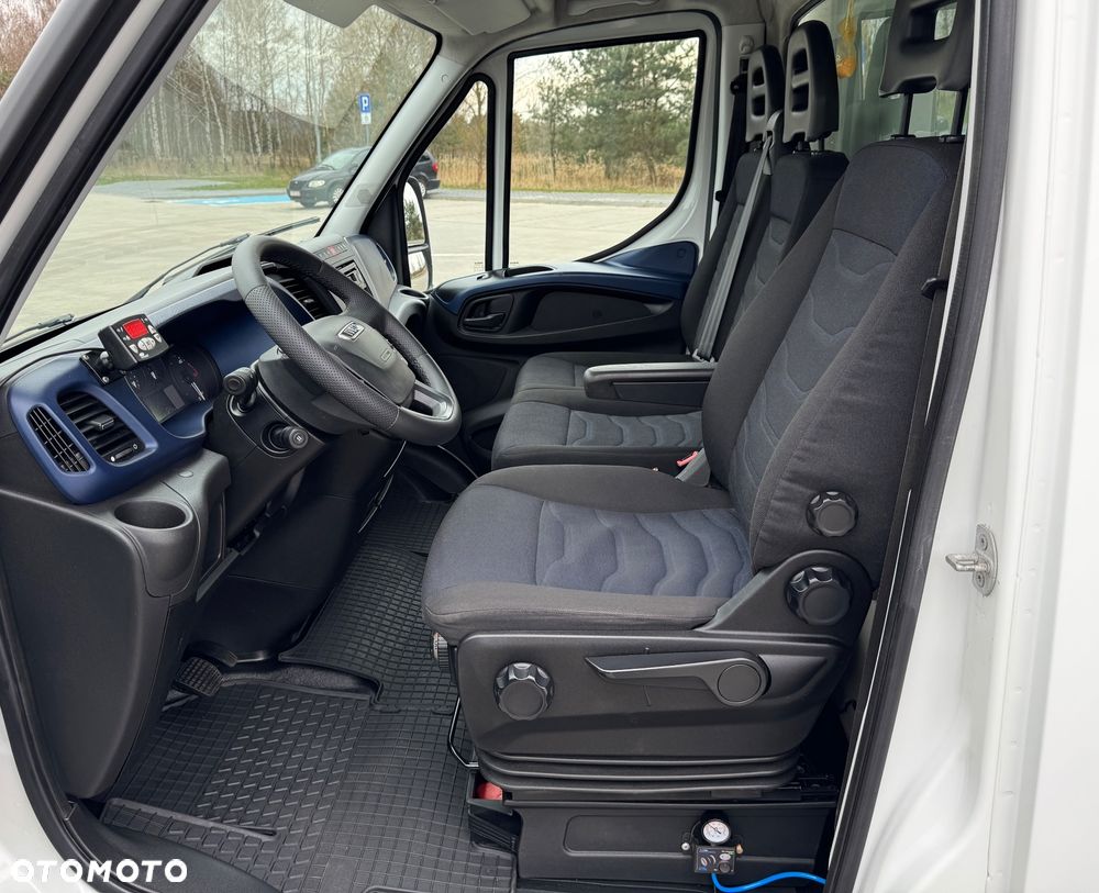 Iveco Daily‼️35/50C18‼️3.0 HI-MATIC Chłodnia/Mroźnia zakres -29C/+20C Grzanie Carrier XARIOS 500 Grube Ściany/Podłoga Przegroda komorowa‼️ na bliźniaku Poduszki Pneumatyczne DMC3500kg Zewnętrzne źródło zasilania 400V - 19