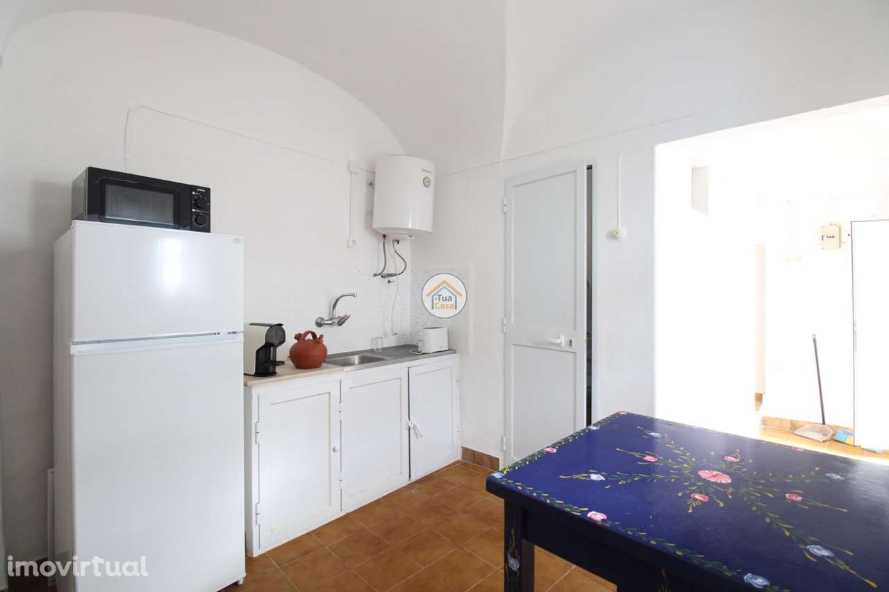 Arrendamento Moradia T1 totalmente recuperada localizada na Vila de Re - Grande imagem: 2/8