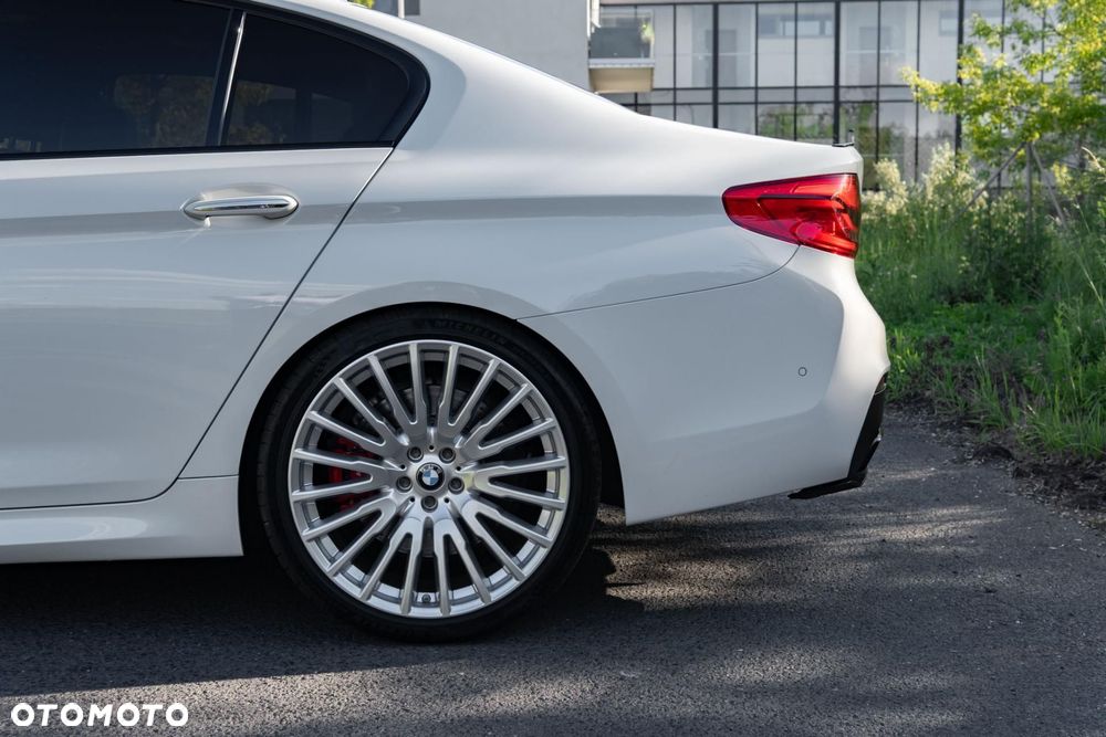 BMW Seria 5 M550i xDrive sport - 39