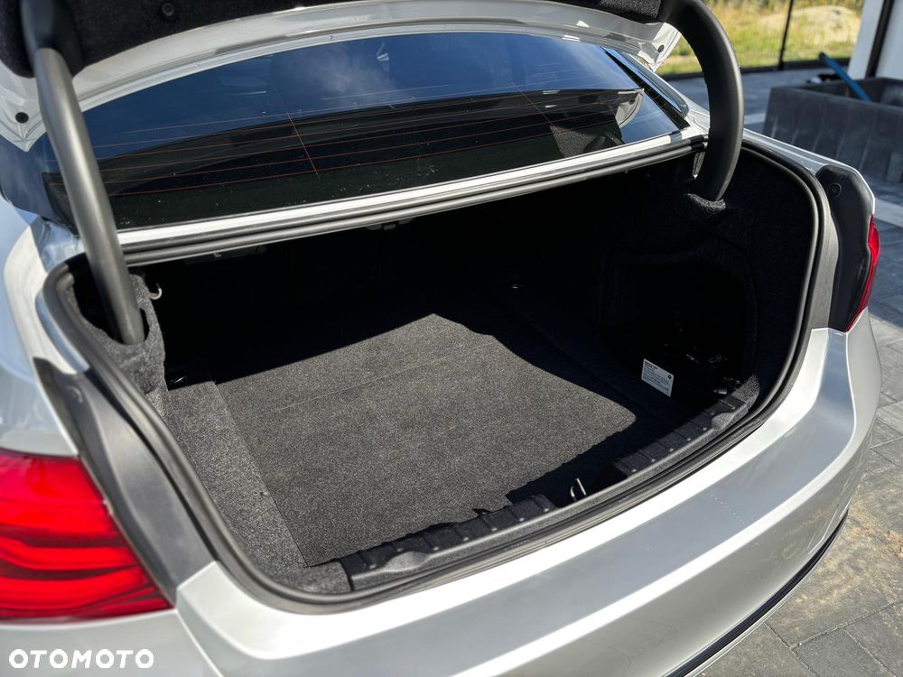 BMW Seria 3 330i Sport Line - 20