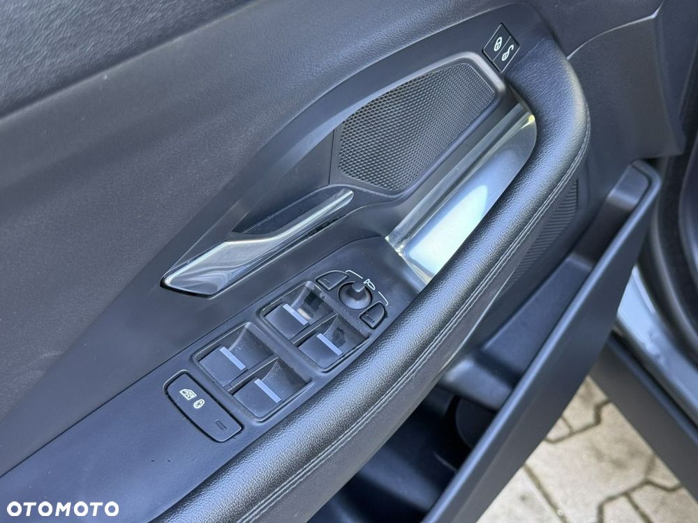 Jaguar E-Pace 2.0 i4P AWD R-Dynamic S - 25